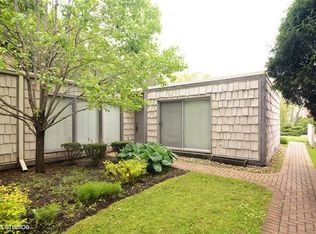 111 Sturtz St, Barrington, IL