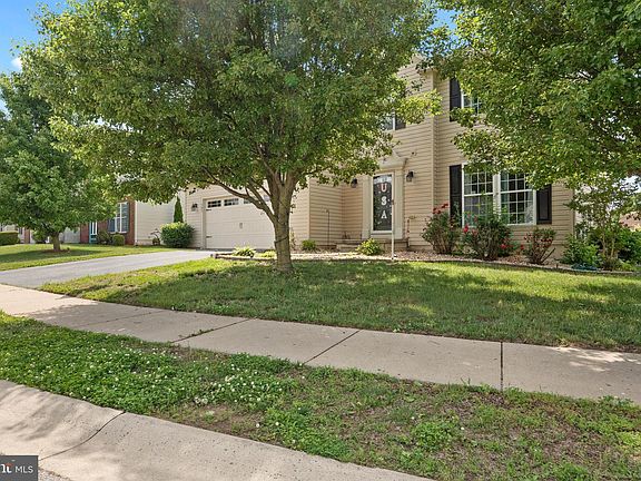 5th image of 137 Tweedsmere Dr