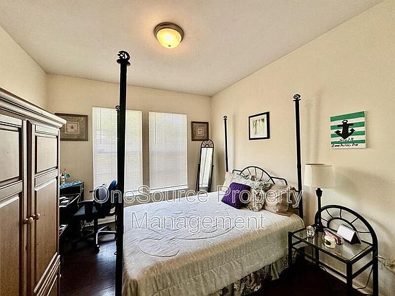3rd image of 907 Chase Creek Cir