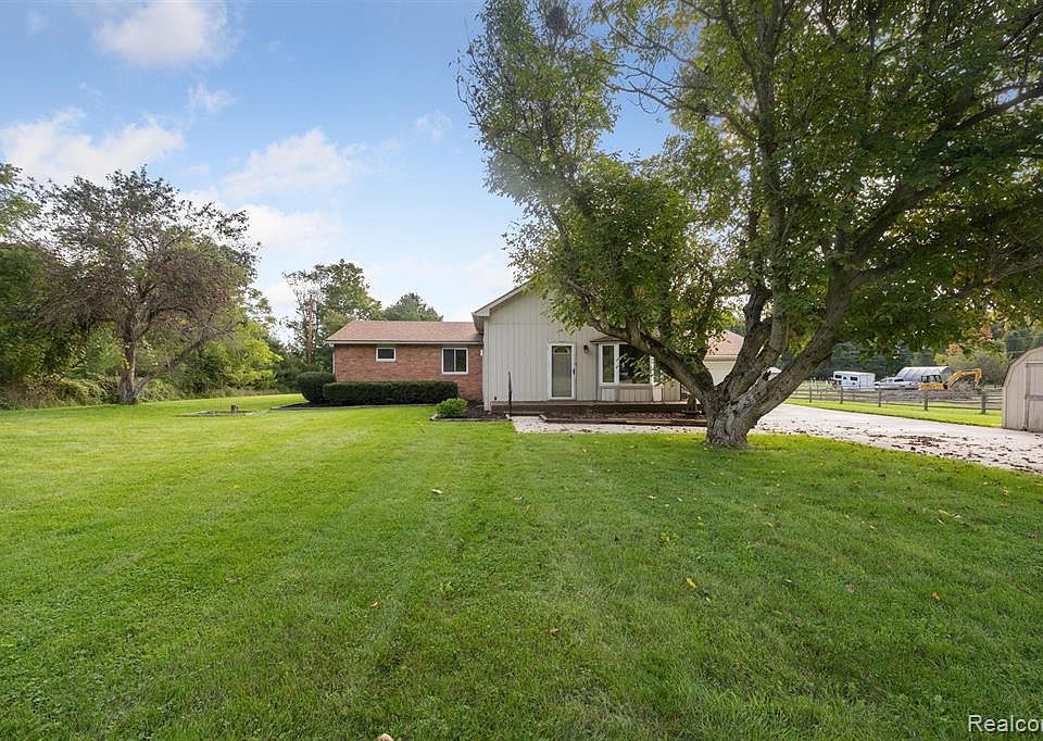 1661 S Tipsico Lake Rd, Milford, MI 48380 MLS 20230080183 Zillow