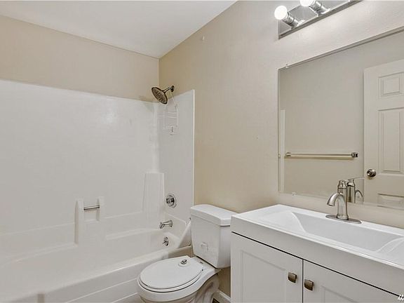 5th image of 302 Bedrock Dr APT B