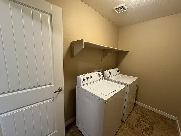 1147 E Cedar St — Photo 22
