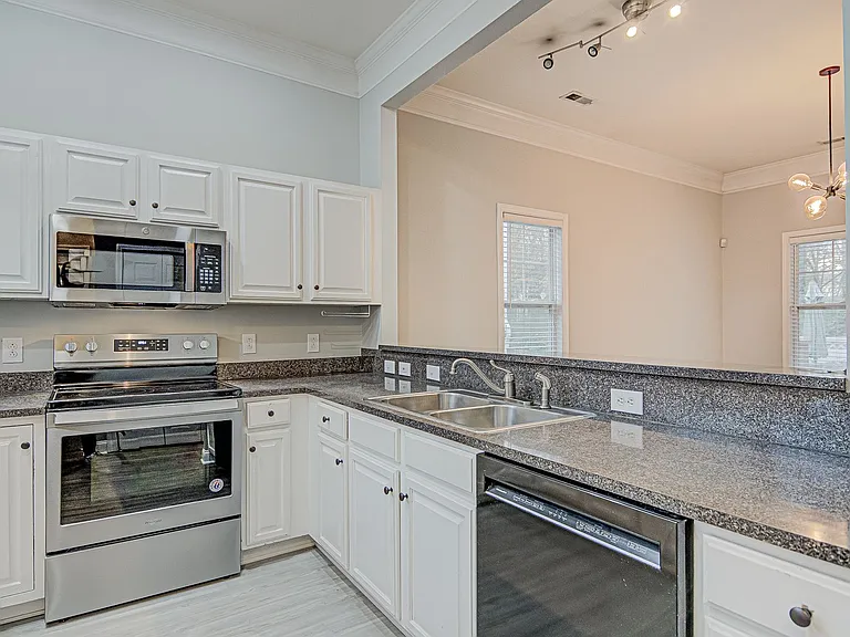 1553 Pecan Ave — Photo 4