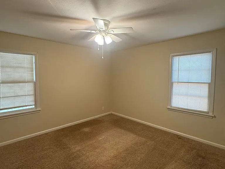 1504 Leslie St — Photo 7