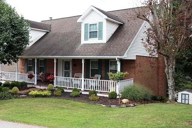1st image of 6 Twin Oaks Dr