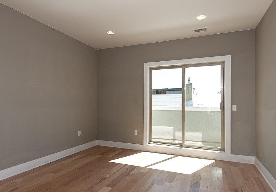 2nd image of 916 N Darien Way