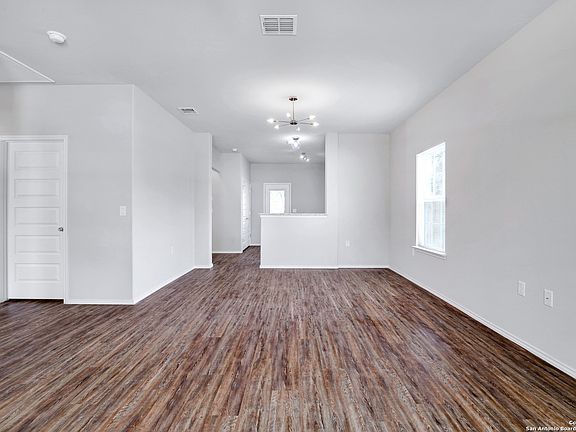 4th image of 118 Beltran St