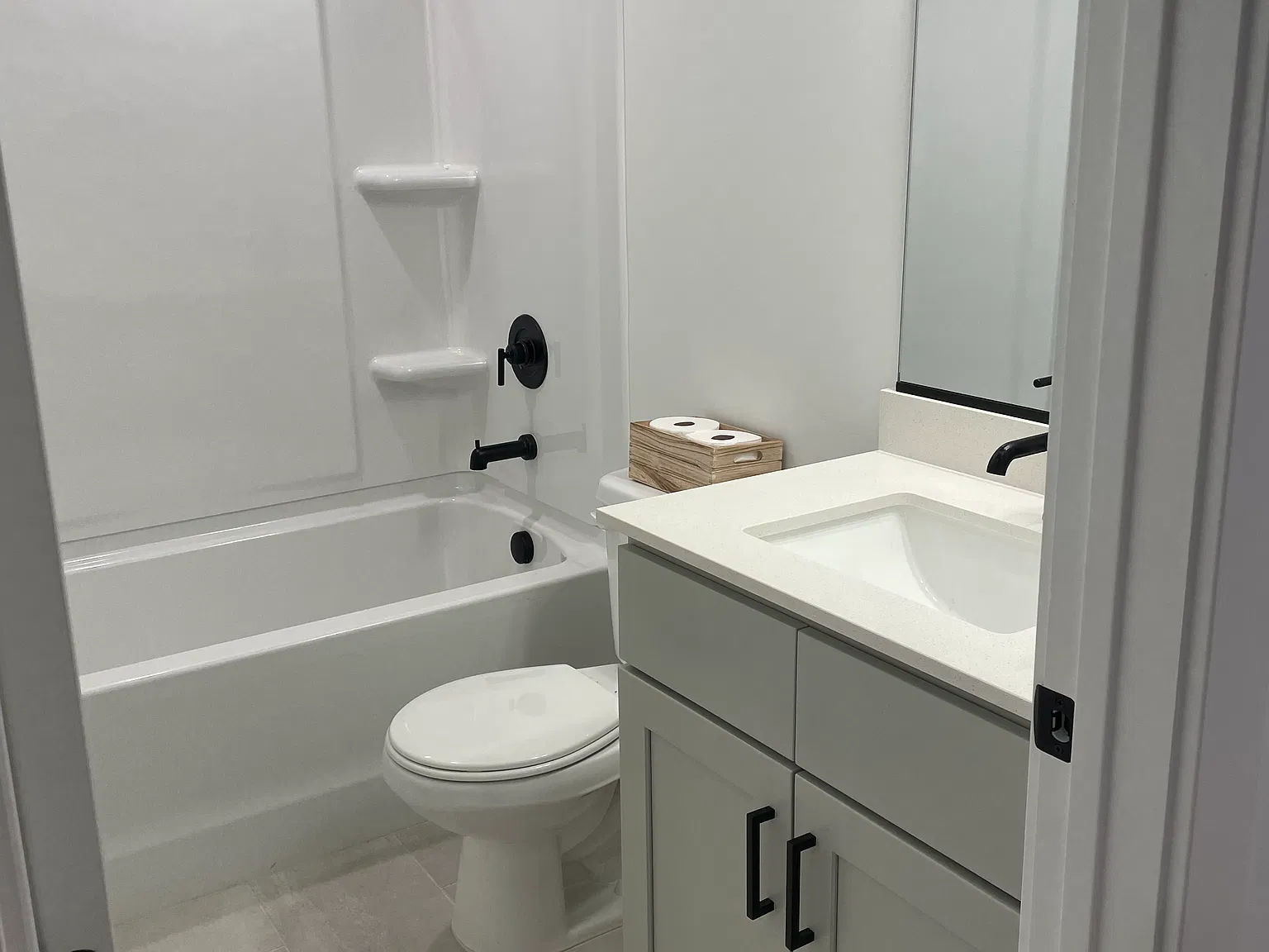 3 bed, 3.5 bath, 2300 sqft, $2,300 — Photo 2