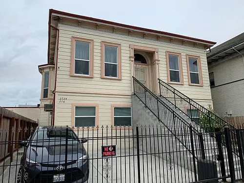 272 7th St Photo 1