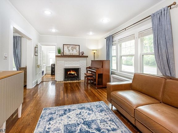 5th image of 19 Forest Ave