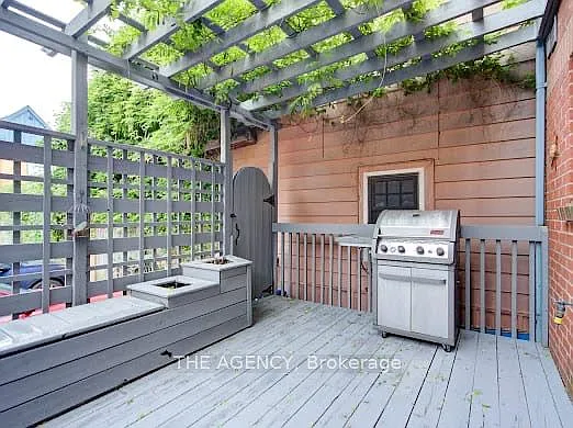 185 Lippincott St — Photo 9