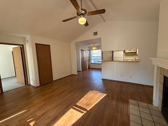 3rd image of 3000 Jadewood Ct APT B