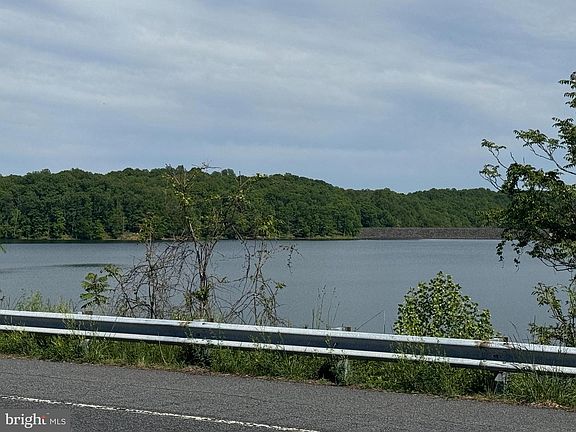 3rd image of 15491 Barnesville Rd