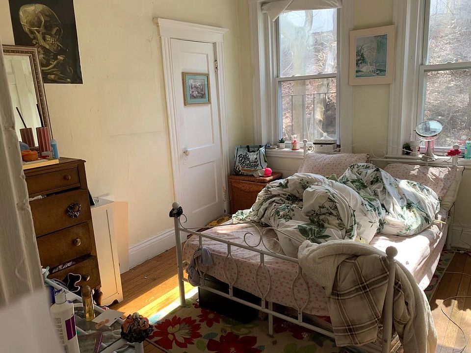 2nd image of 213 Kelton St #3