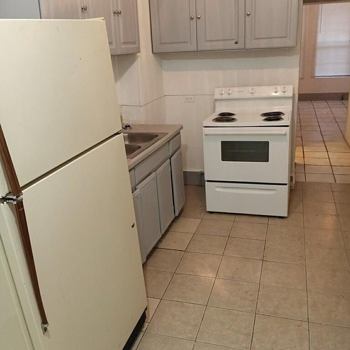 1st image of 412 W Drexel Ave