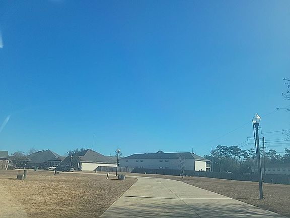 4th image of 706 W Howze Beach Rd