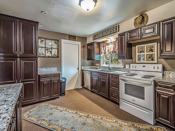4th image of 8415 Huron River Dr