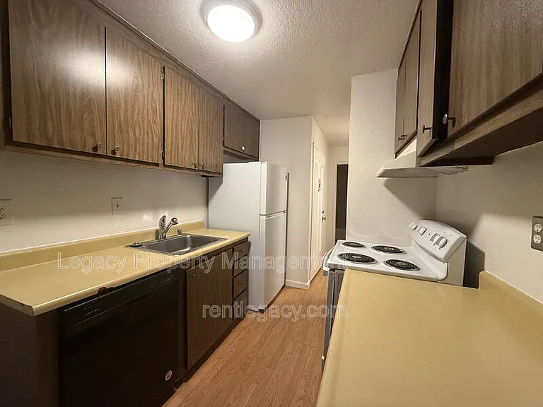2125 Northwood Cir #D — Photo 3