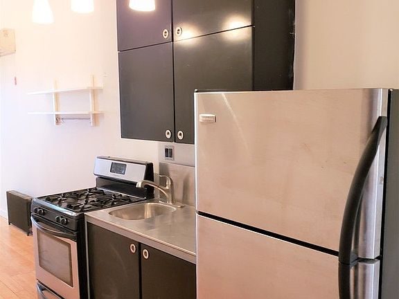 3rd image of 1516 Gates Ave #33