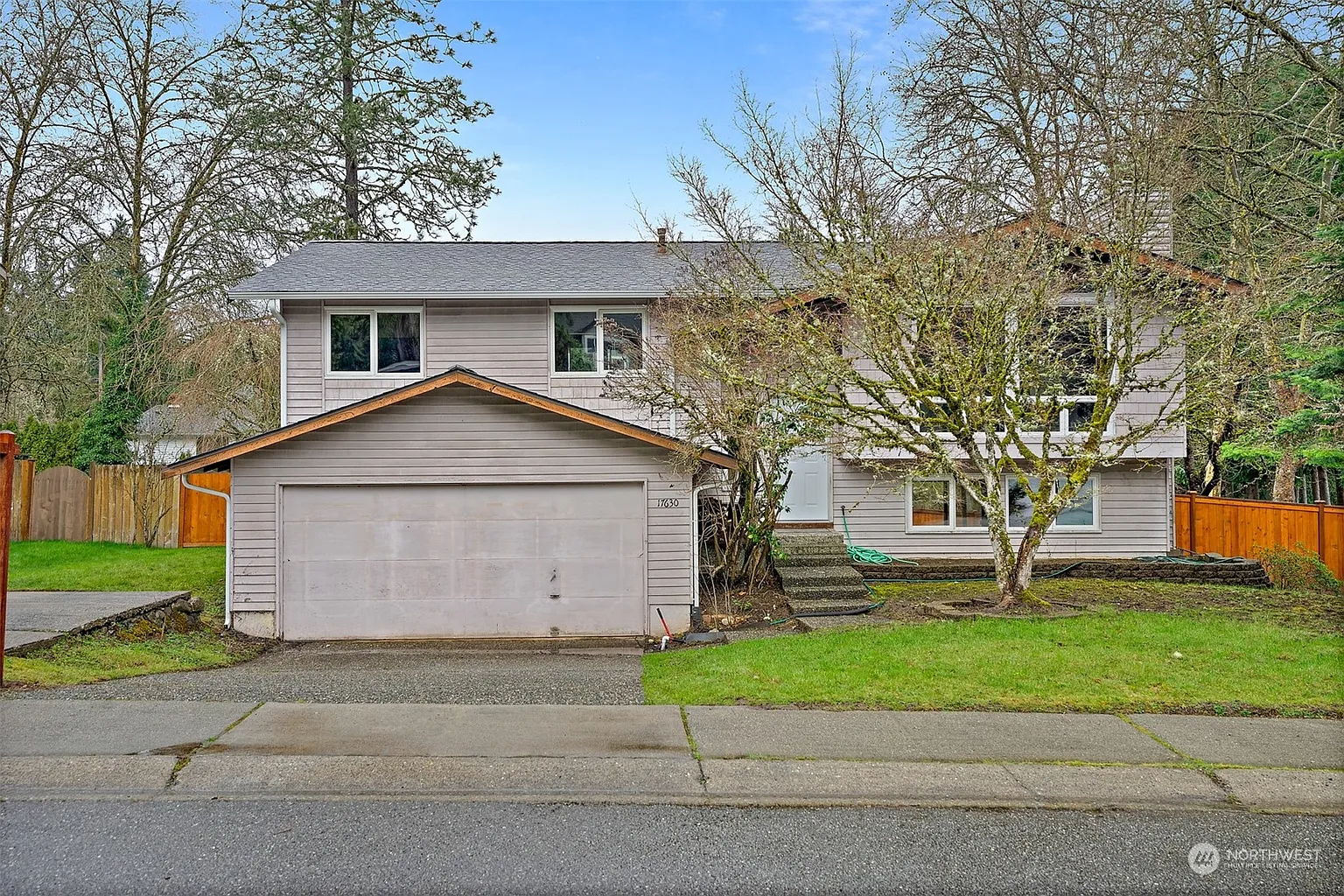 17630 NE 33rd Place photo 1