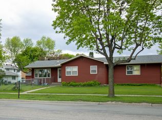 402 Maple Ln, Moorhead, MN 56560