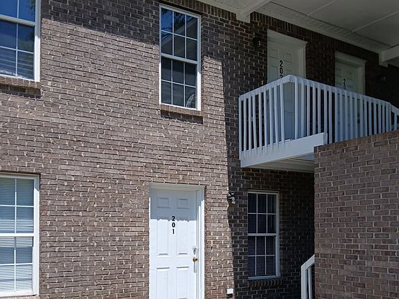 4th image of 207 Belleterrace Ct