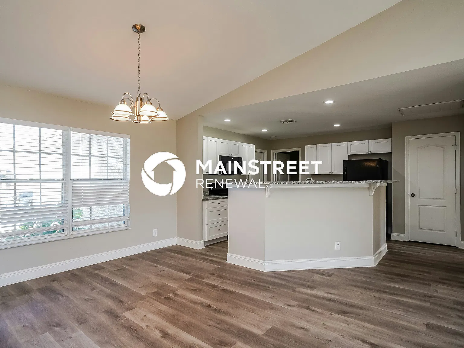 1709 NE 6th PL — Photo 4