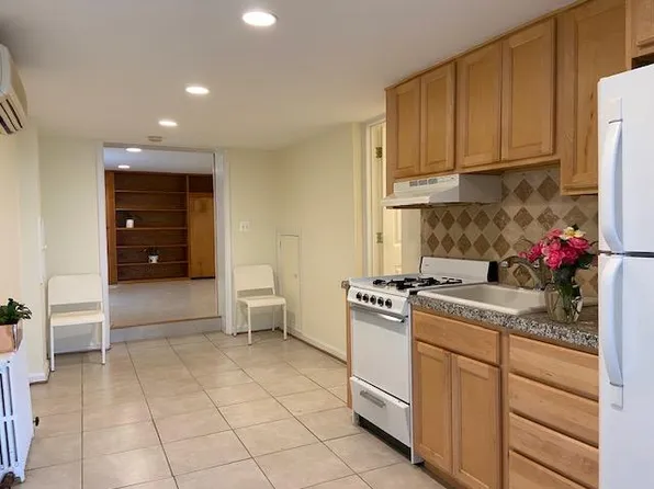 2336 Huidekoper Pl NW, Washington, DC 20007