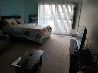 530 W Barry Ave APT 2A, Chicago, IL 60657