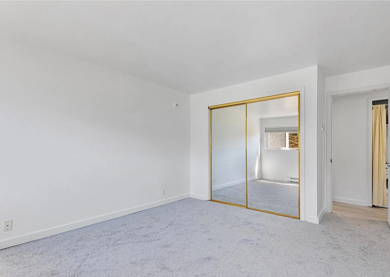 12631 NE 9th Pl — Photo 1