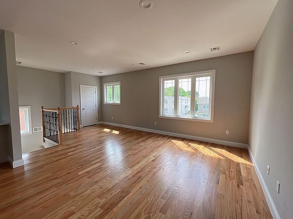 3rd image of 157 Foch Ave #2
