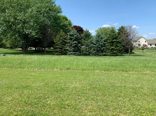 1441 Red Oak Dr, Hartford, WI 53027