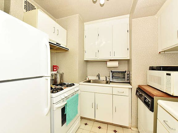 5th image of 84-01 Main St #706