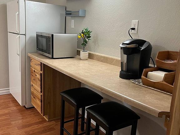 5th image of 733 W 2nd Ave #2