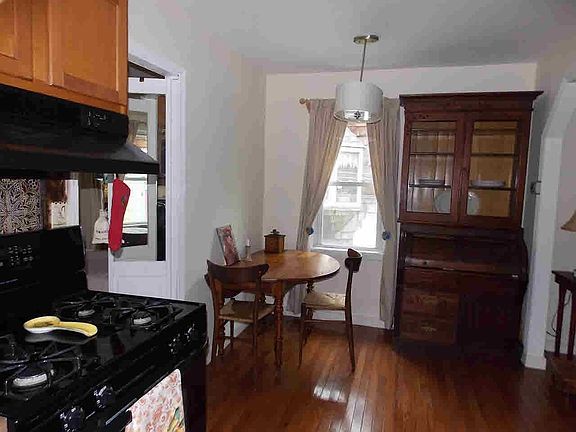 3rd image of 36 Cottage Ln