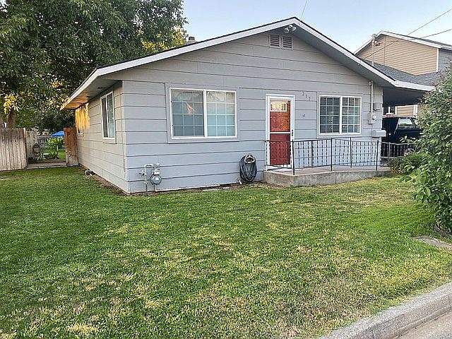 1st image of 217 SE 10th St