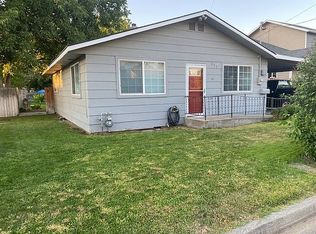 217 SE 10th St, College Place, WA 99324