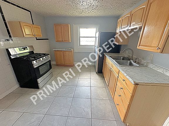 4th image of 628 Carbon St APT 2