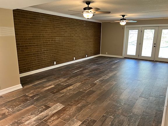 5th image of 455 Canberra Dr