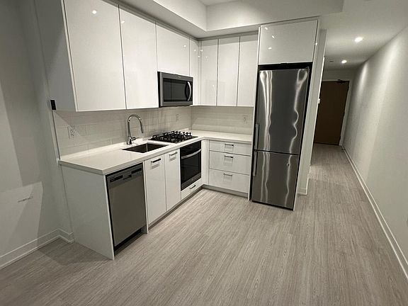 4th image of 195 McCaul St #414