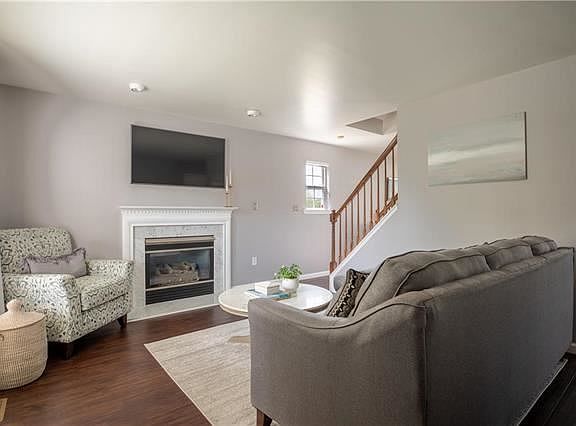 3rd image of 4035 Maria Ln