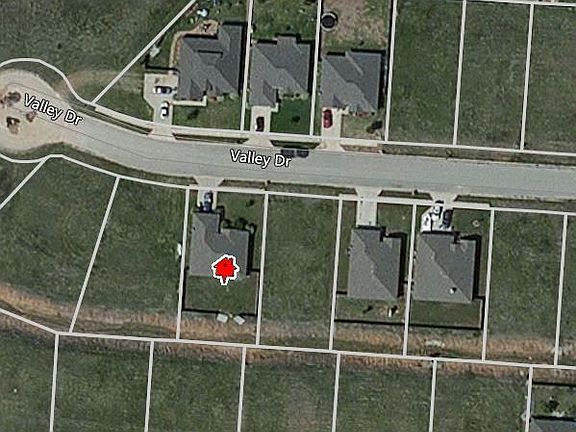 5th image of 341 Valley Dr