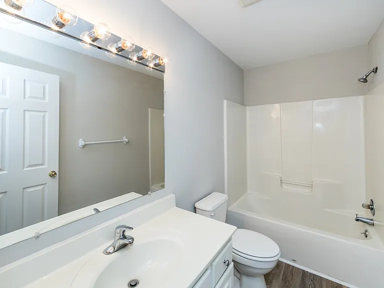 814 King Arthur Dr — Photo 5