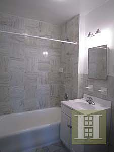 4th image of 200 W 70th St APT 12G