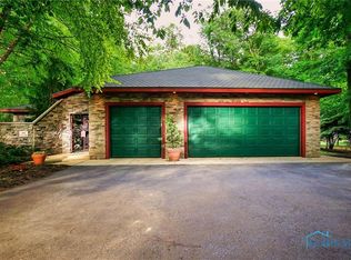431 Snow Trail Dr, Findlay, OH 45840
