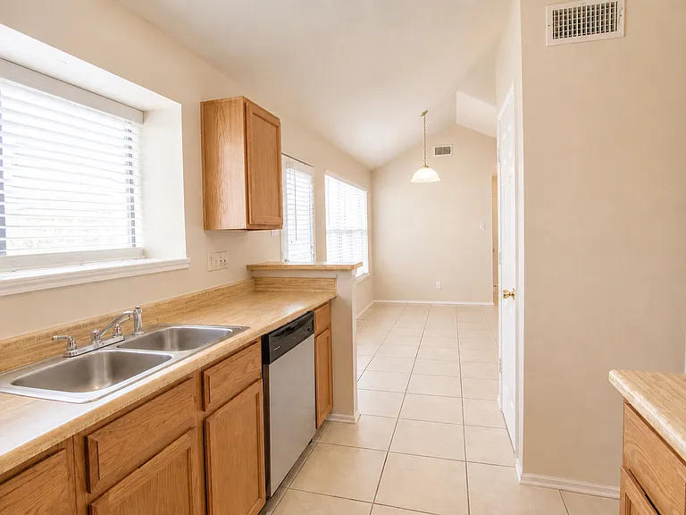1410 Flameleaf Dr — Photo 19