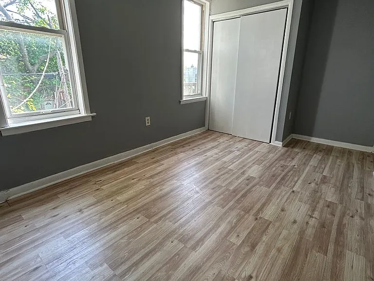 1458 Kenwood Ave — Photo 13