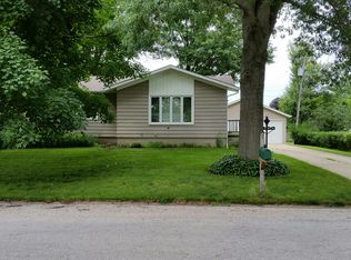 402 W 2nd St, Atkinson, IL 61235