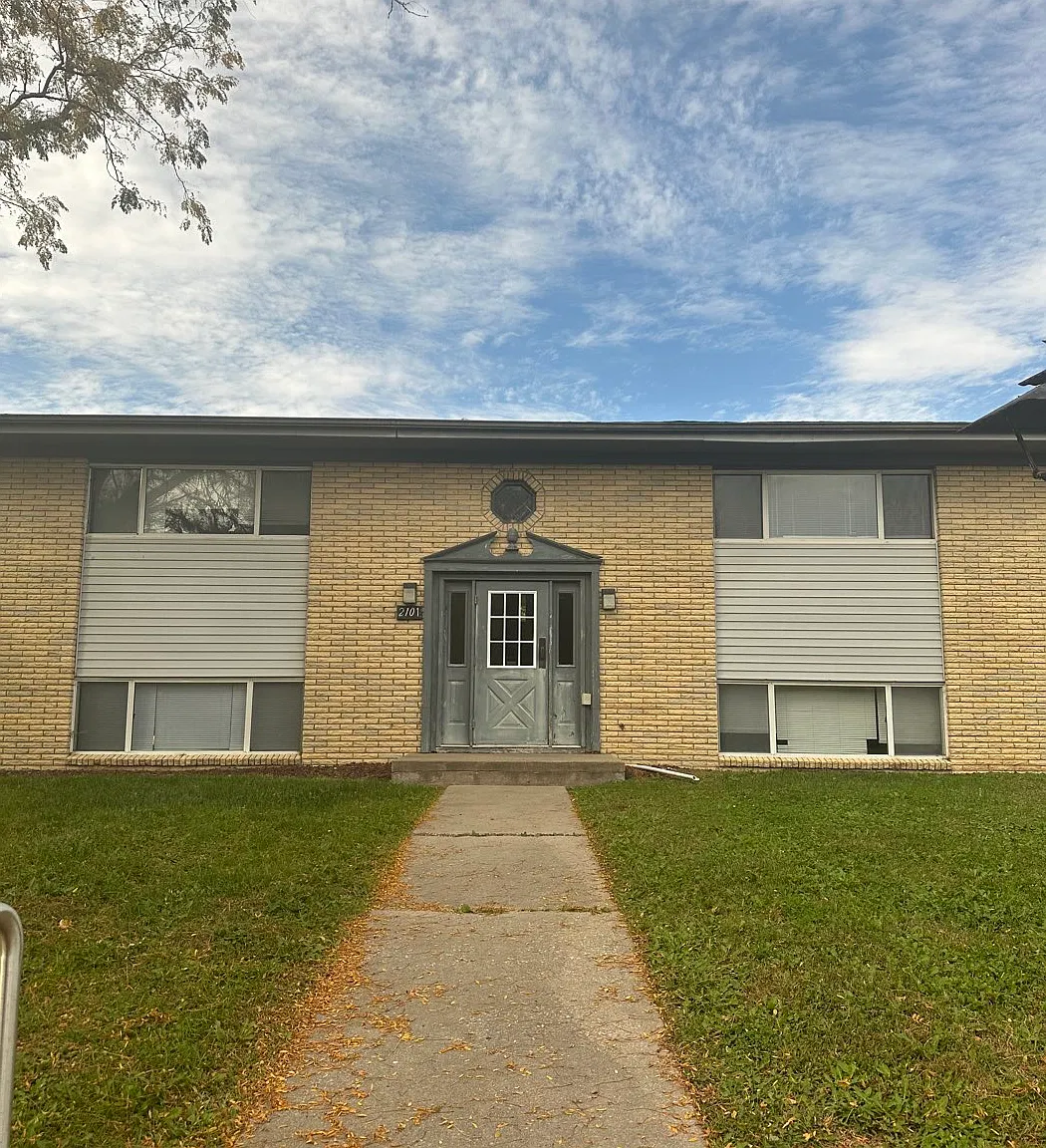 2101 9th St — Photo 1