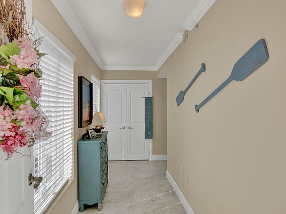4th image of 425 Buchanan Ave Unit 401